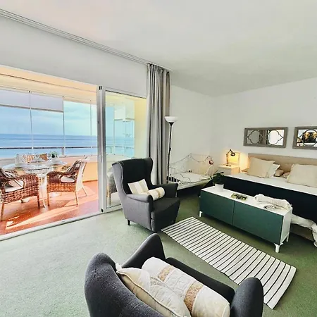 Panoramic South-facing Ocean View Apartment *